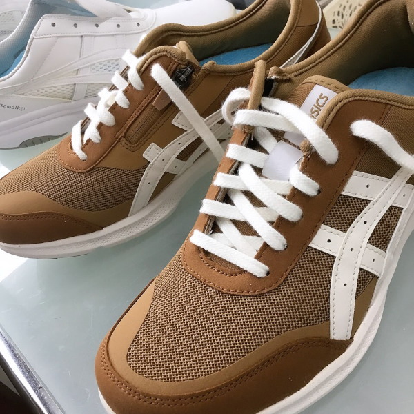 フルオーダーメイド・インソールZEROでフィッティングしたウォーキングシューズ