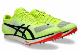 陸上競技の中距離スパイクシューズ